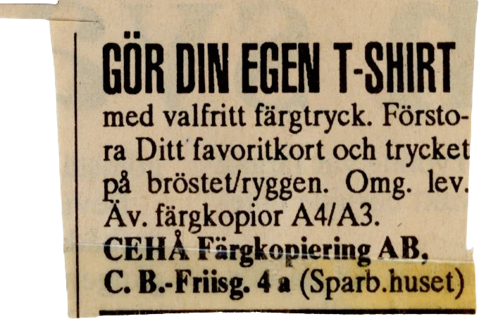 Utklippt svartvit radannons som erbjuder T-shirts med valfritt färgtryck.